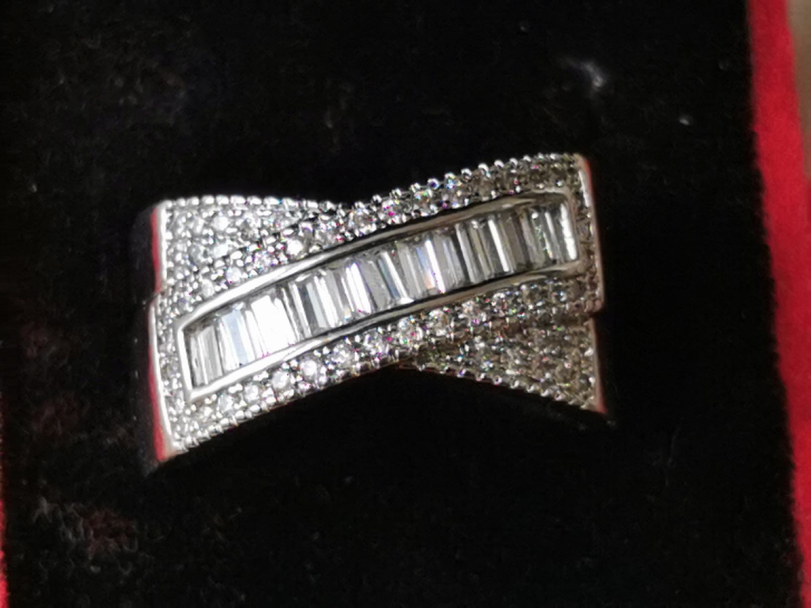 Anelli: Damen Silber 925 Ring mit Zirkone – Nuovo e nell'imballaggio originale da Schlieren venduto da vlalif