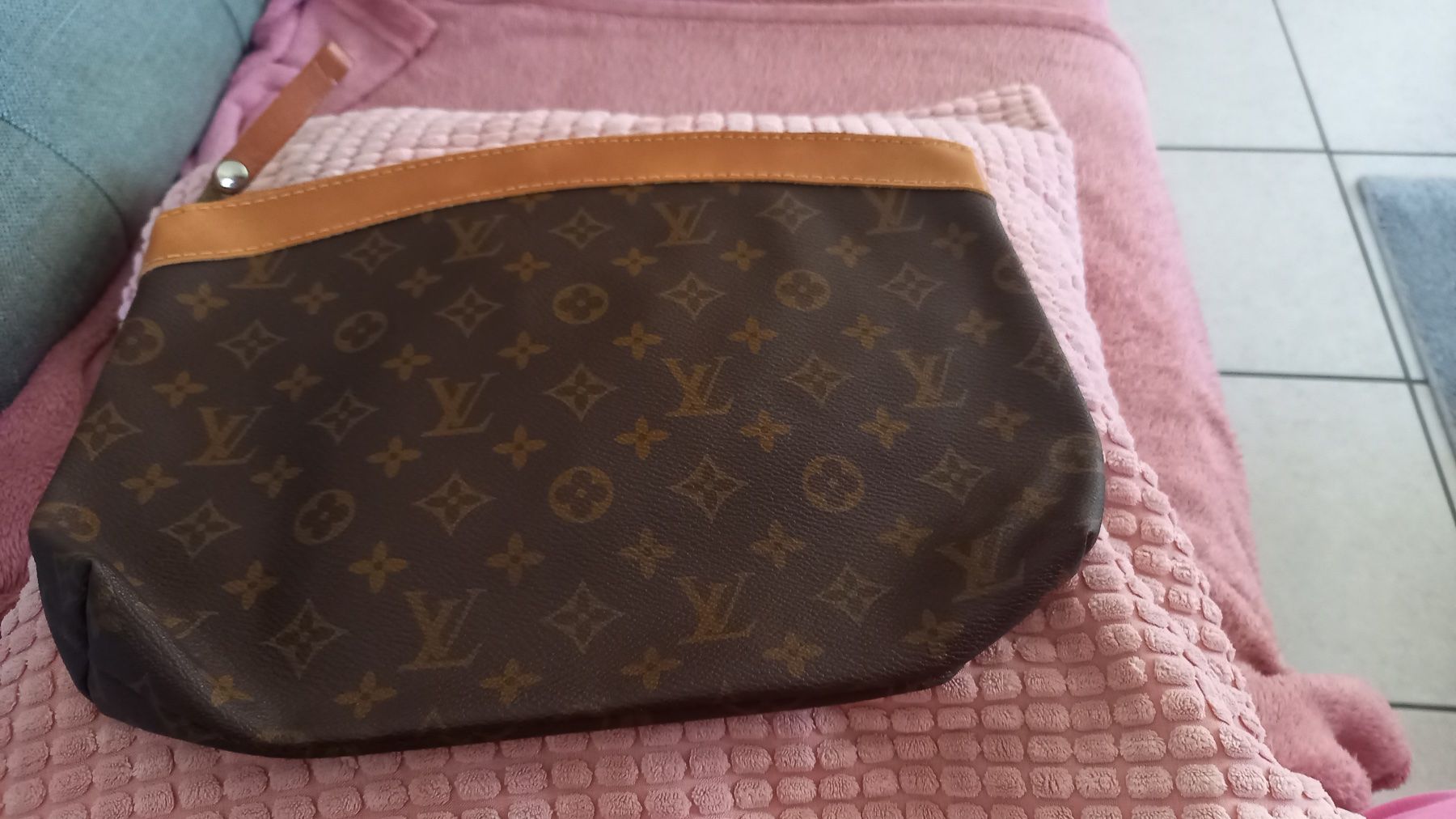 Pochette imitation LV vintage (D #39 occasion) à Yverdon les Bains pour CHF