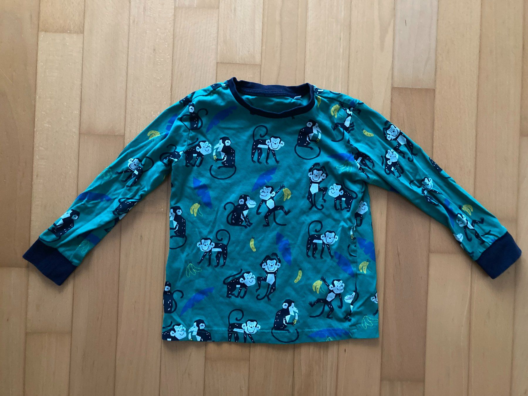 Pyjamas: Pyjama Oberteil mit Affen-Motiven – D'occasion à Muttenz par Juvenile33