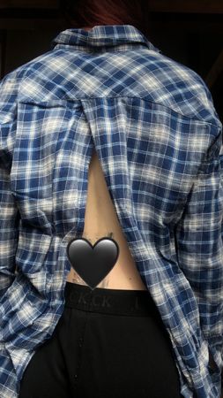 Chemise bleue dos nu