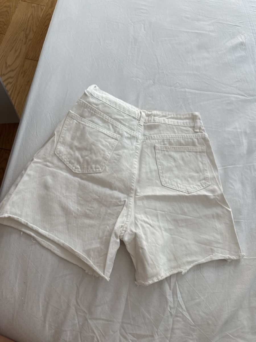Shein Pantaloni: Shorts  – Usato da Nebikon venduto da Preloved_bykelly 1