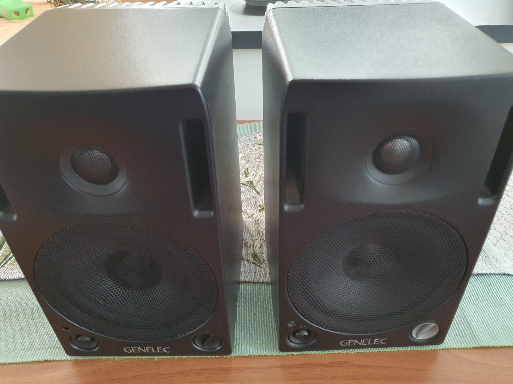 Genelec Casse acustiche: GENELEC 2029AR und 1029A – Usato da Diepoldsau venduto da Knochen