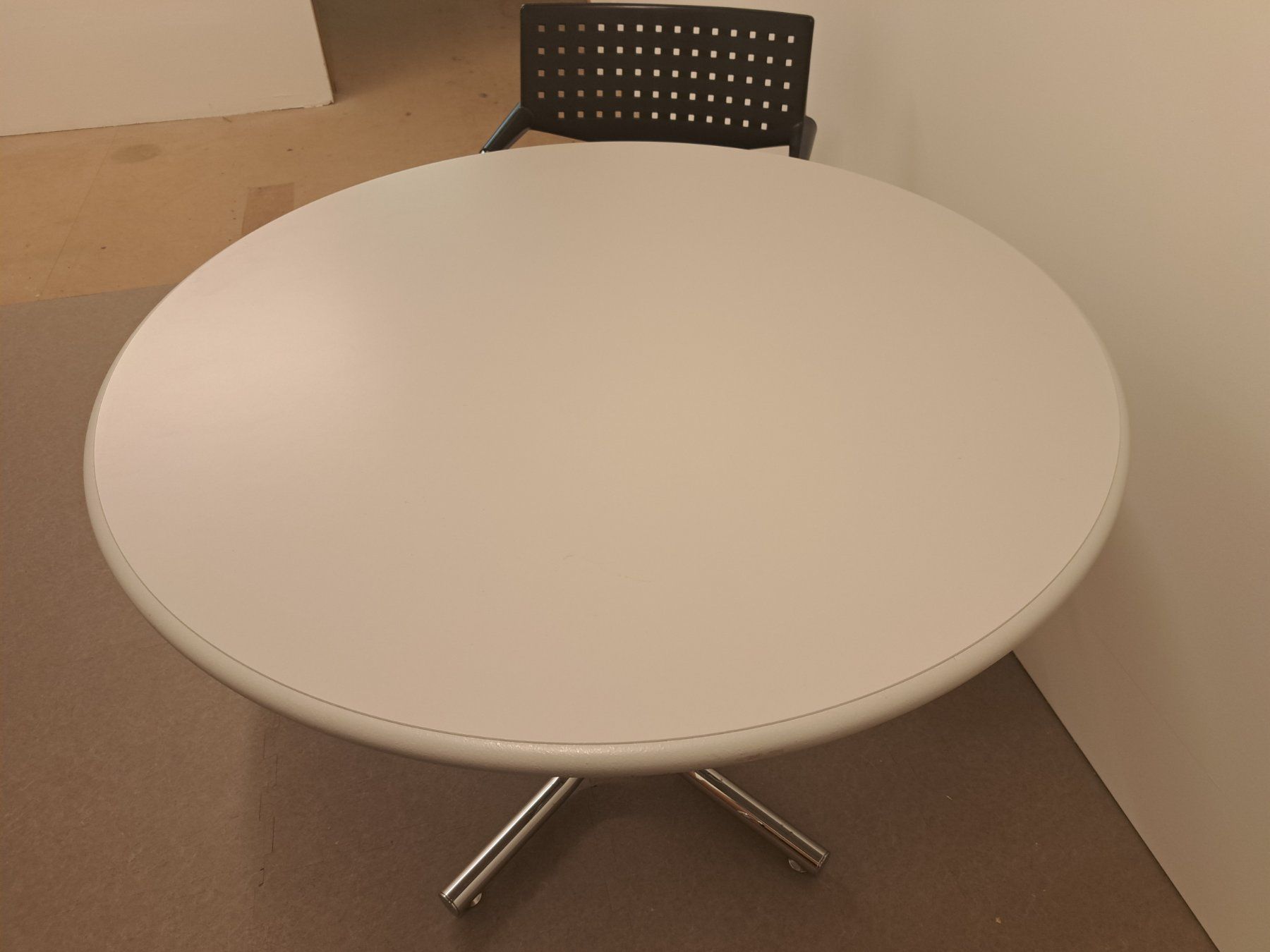 Stühle: Tisch mit 3 Stühlen/ Vitra Freischwinger – Gebraucht aus Belp von deal-now 5