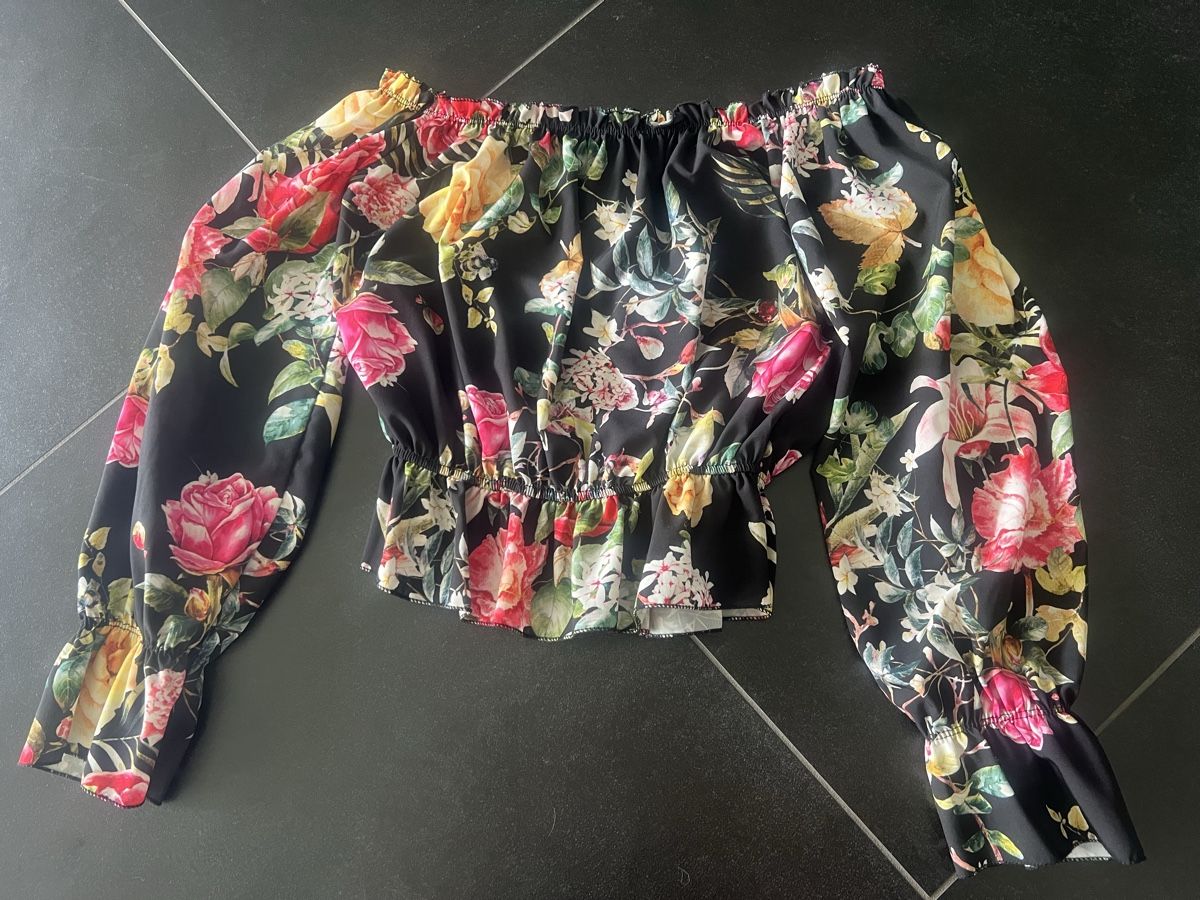 Blusen: Sommer Bluse Carmenstil Blumenmuster Schulterfrei, Gr.S – Neu (gemäss Beschreibung) aus Bilten von and_6hjn