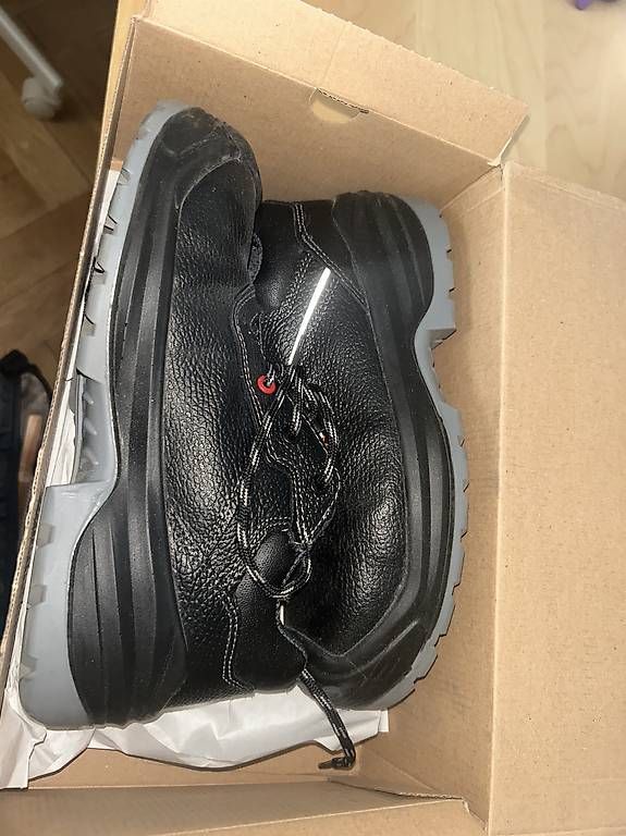 Scarpe da uomo: Sicherheitsschuhe Gr. 38  Wie neu – Usato da Basel venduto da ari_pwg6 1