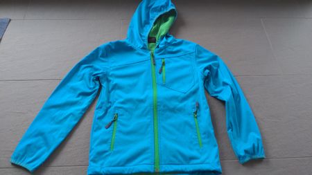 Dünne, blaue Softshelljacke Gr.128