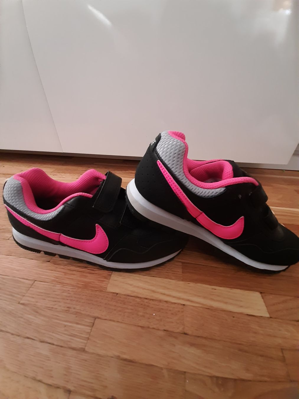 Nike Scarpe per ragazzi: nike neuve taille 31.5 – Nuovo (secondo la descrizione) da Lausanne venduto da RUBY.1990