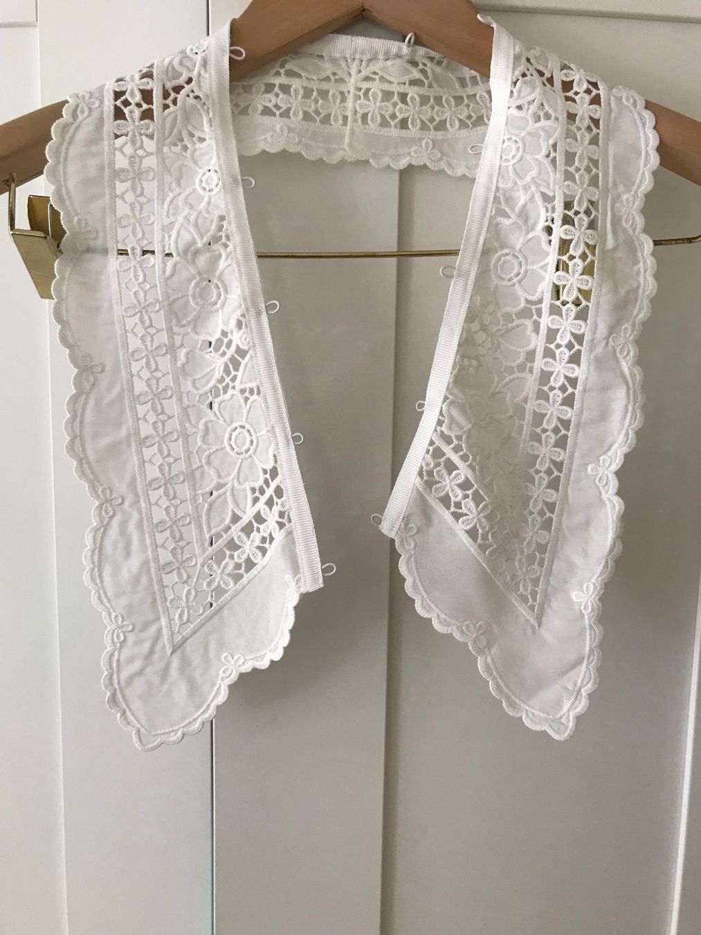 Maje Foulard & Sciarpe: Collar Kragen – Nuovo (secondo la descrizione) da Zürich venduto da jujusi