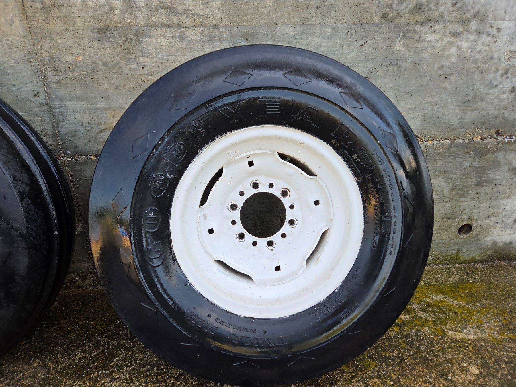 Goodyear Pneumatici & Ruote complete: Kompletträder  11L - 15 – Usato da Auswil venduto da Valtra01 1