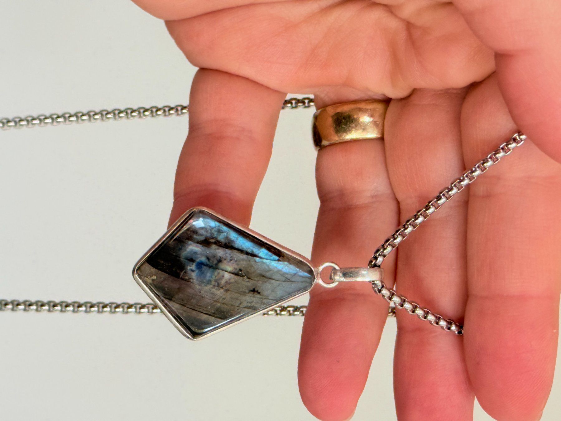 Catenine: Collier labradorite, élégant et tendance ✨ – Nuovo e nell'imballaggio originale da Genève venduto da AWWA 1