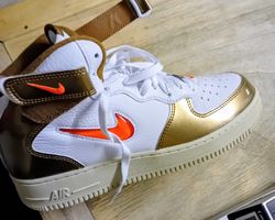 Baskets Nike Air Force 1 Mid neuves Taille 42.5 Doré Orange