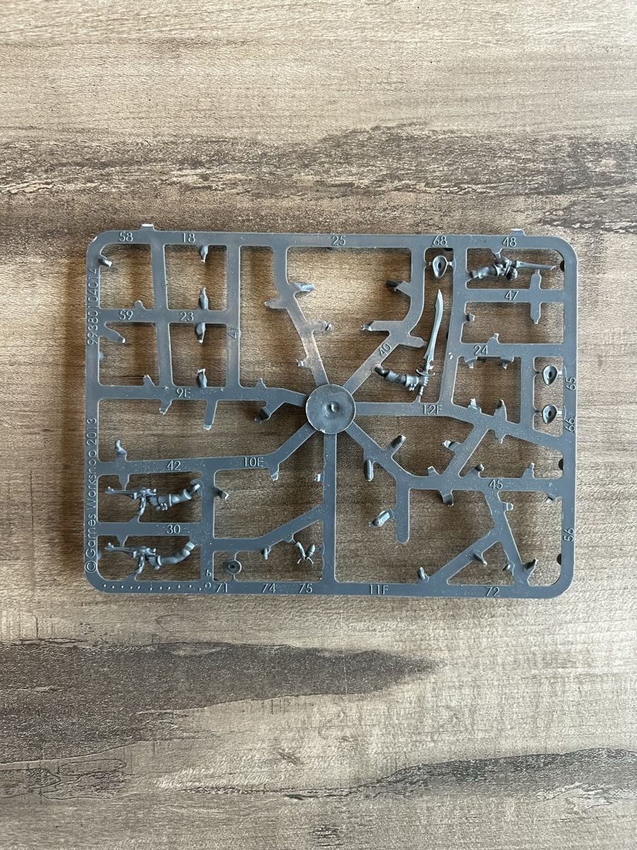 Giochi: Warhammer 40k/Horus Heresy Gussrahmen/Bits Set 12 – Usato da Läufelfingen venduto da stephiesheena 2
