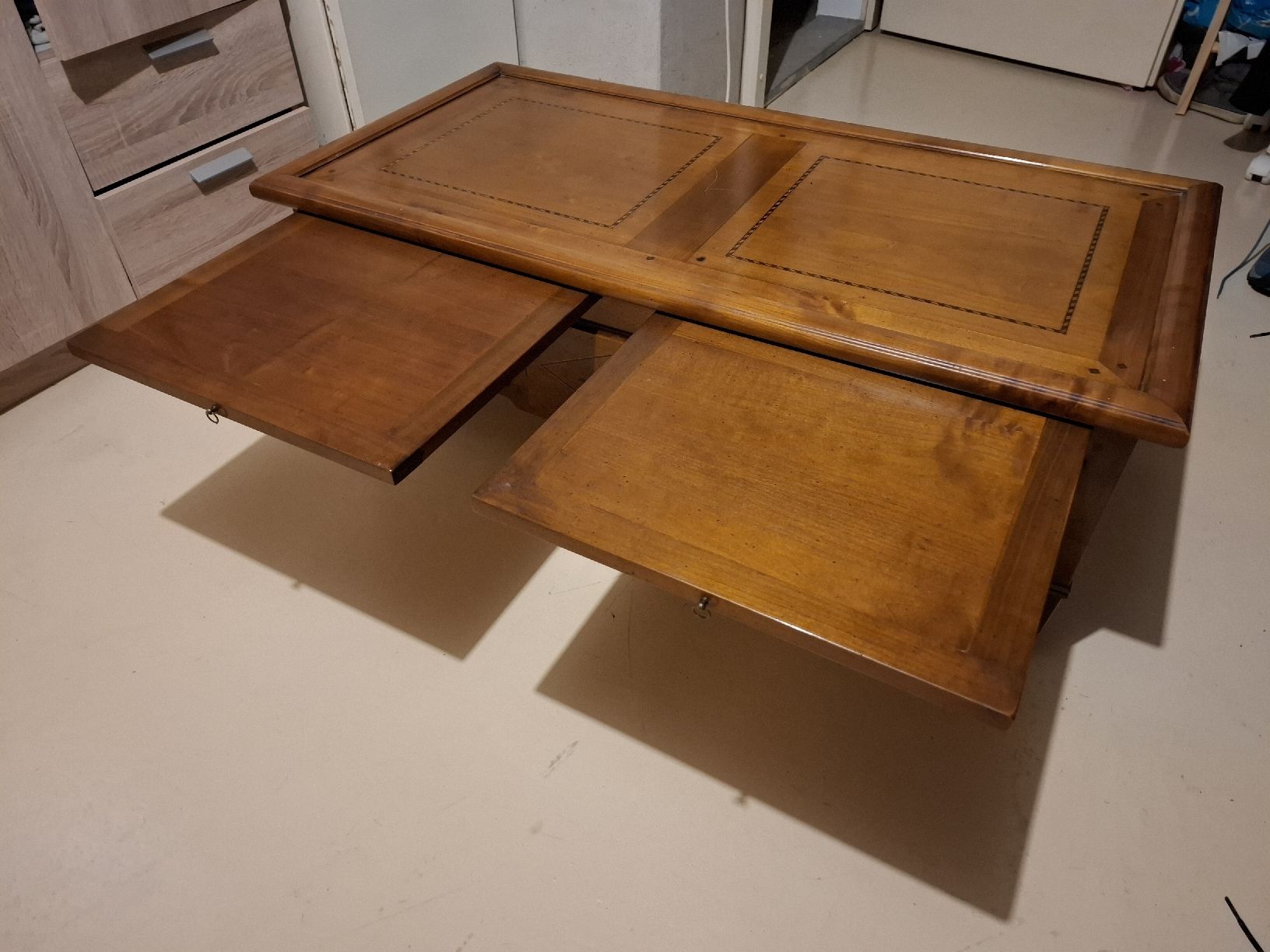 Tavoli: table basse en merisier massif Roche Bobois – Usato da Vernier venduto da mimi1963 1