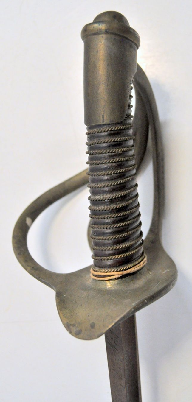 Armes blanches: Ancien sabre – D'occasion à Neuchâtel par Neuchatel 5