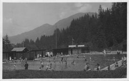 Alte Ansichtskarte Zweisimmen - Badeanstalt, gel. 1930