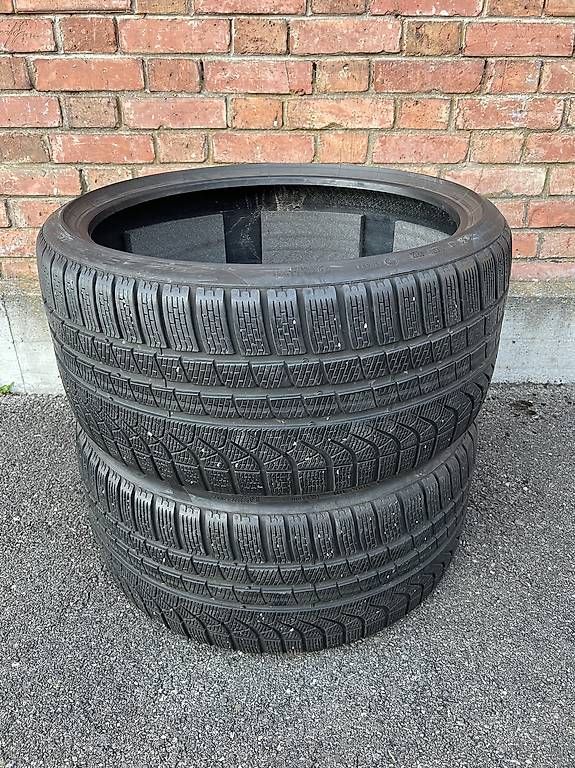 Pneumatici & Ruote complete: 2 x 285/30/22 Pirelli Winterreifen  – Usato da Frasnacht venduto da nobloff