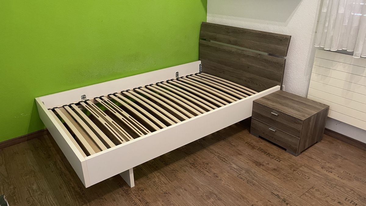 Lits: Bett 120x200 mit Nachttisch – D'occasion à Ehrendingen par Cyrilf99
