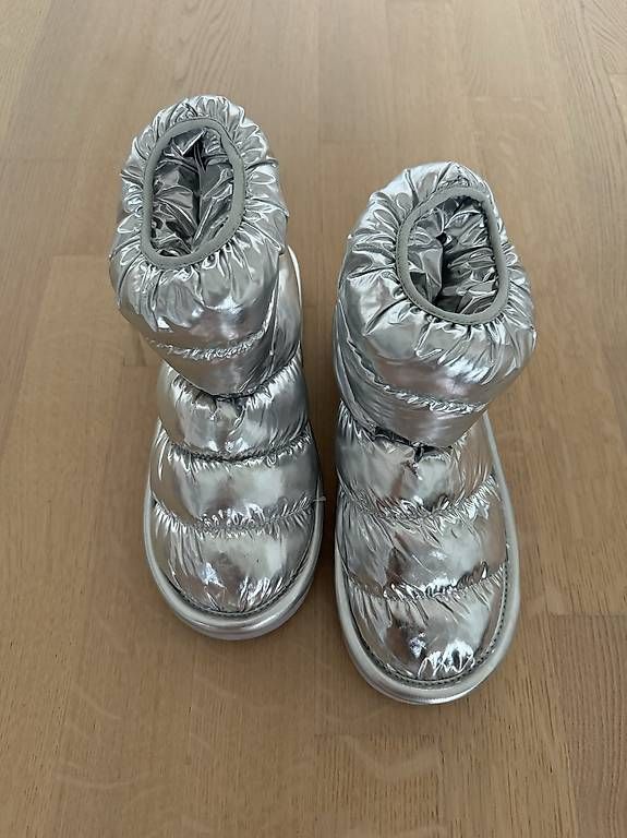 Damenschuhe: Winterboots silber – Neu und originalverpackt aus Muttenz von mel_8l6c 1