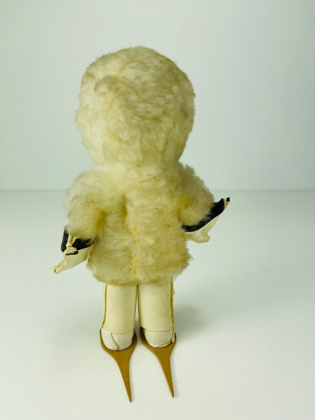 Bambole: Inuit-Puppe CARLSON Kunstfell Alaska – Usato da Zürich venduto da Arche_Brockenhaus 4