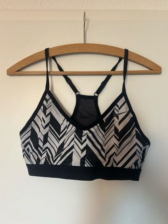 Nike Sport BH Schwarz Weiss Grösse M guter Zustand