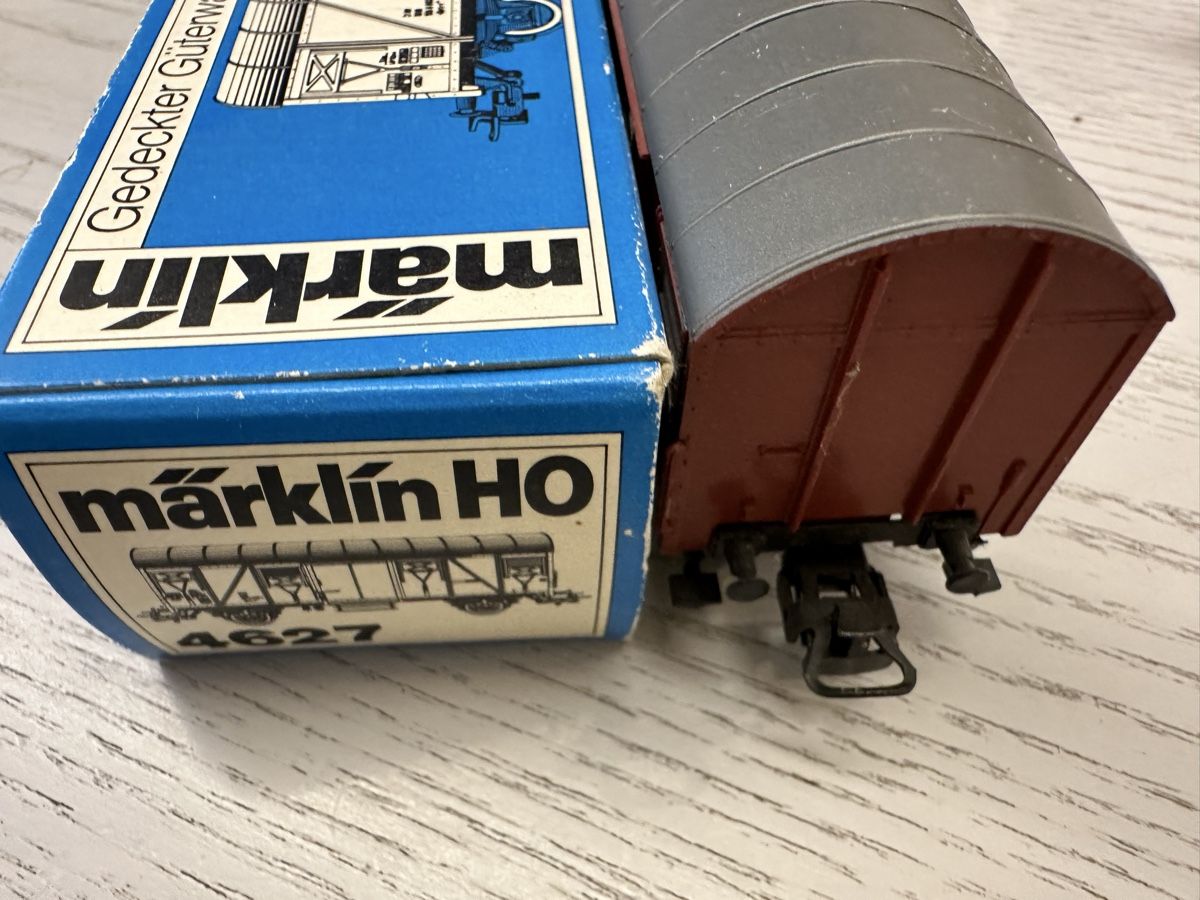 Märklin Modelleisenbahnen: Märklin 2x 4627 DB Gedeckter Güterwagen – Gebraucht aus Lupsingen von New-Haven 2