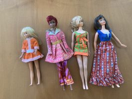 4 Babiepuppen 1968 Vintage mit Kleidern und Zubehör 