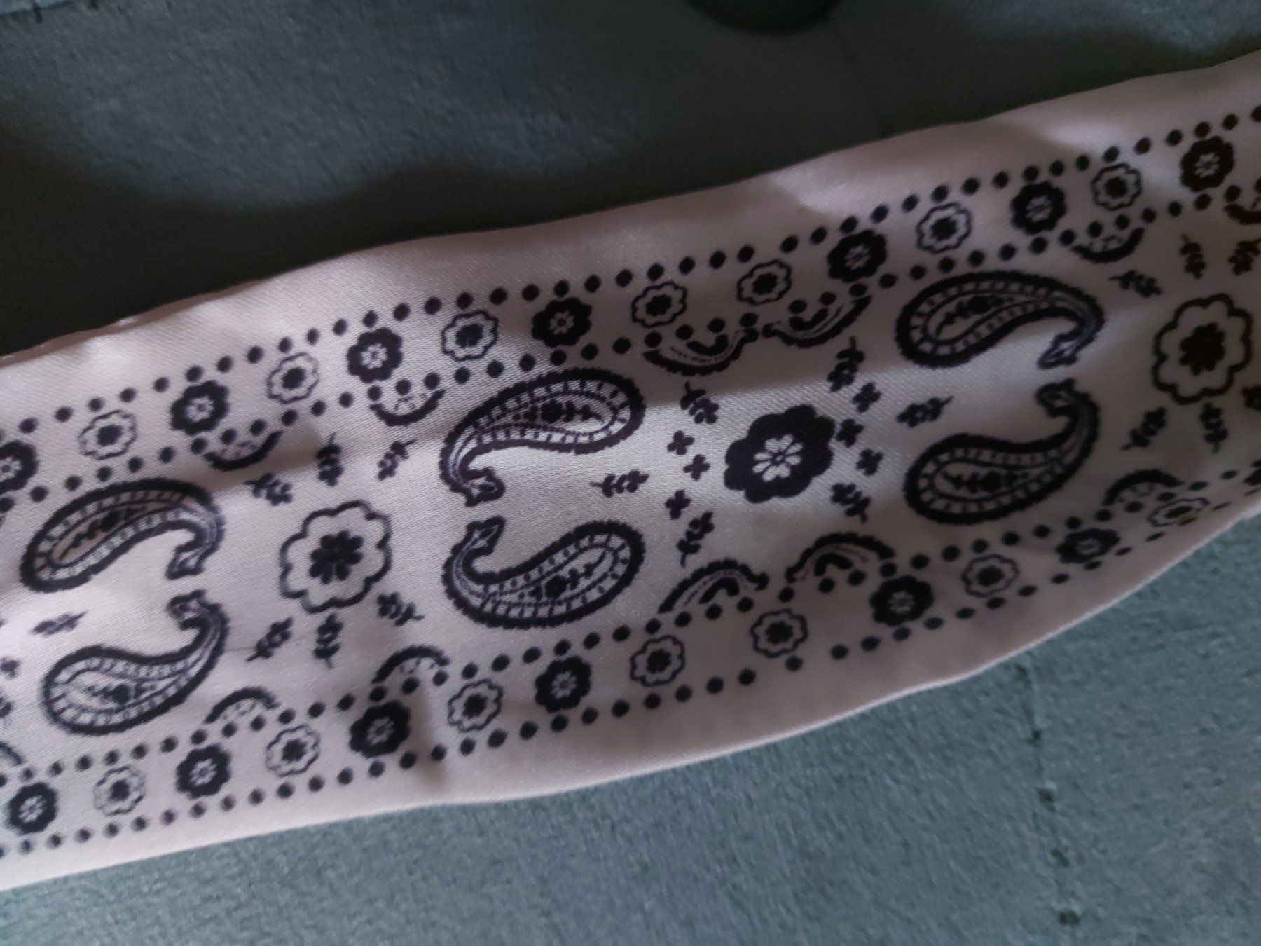 Foulard & Sciarpe: Foulard fin Pull and Bear motif cachemire – Nuovo e nell'imballaggio originale da Le Mont-Pèlerin venduto da jux_x96b 1