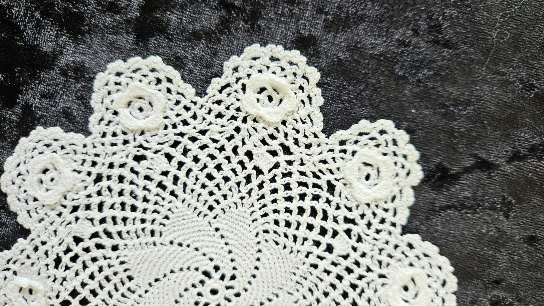 Autre linge de table: Spitzendeckchen Spitzendeckeli D13 cm Deckeli Weiss – D'occasion à Gossau ZH par LeoniesDeko 2