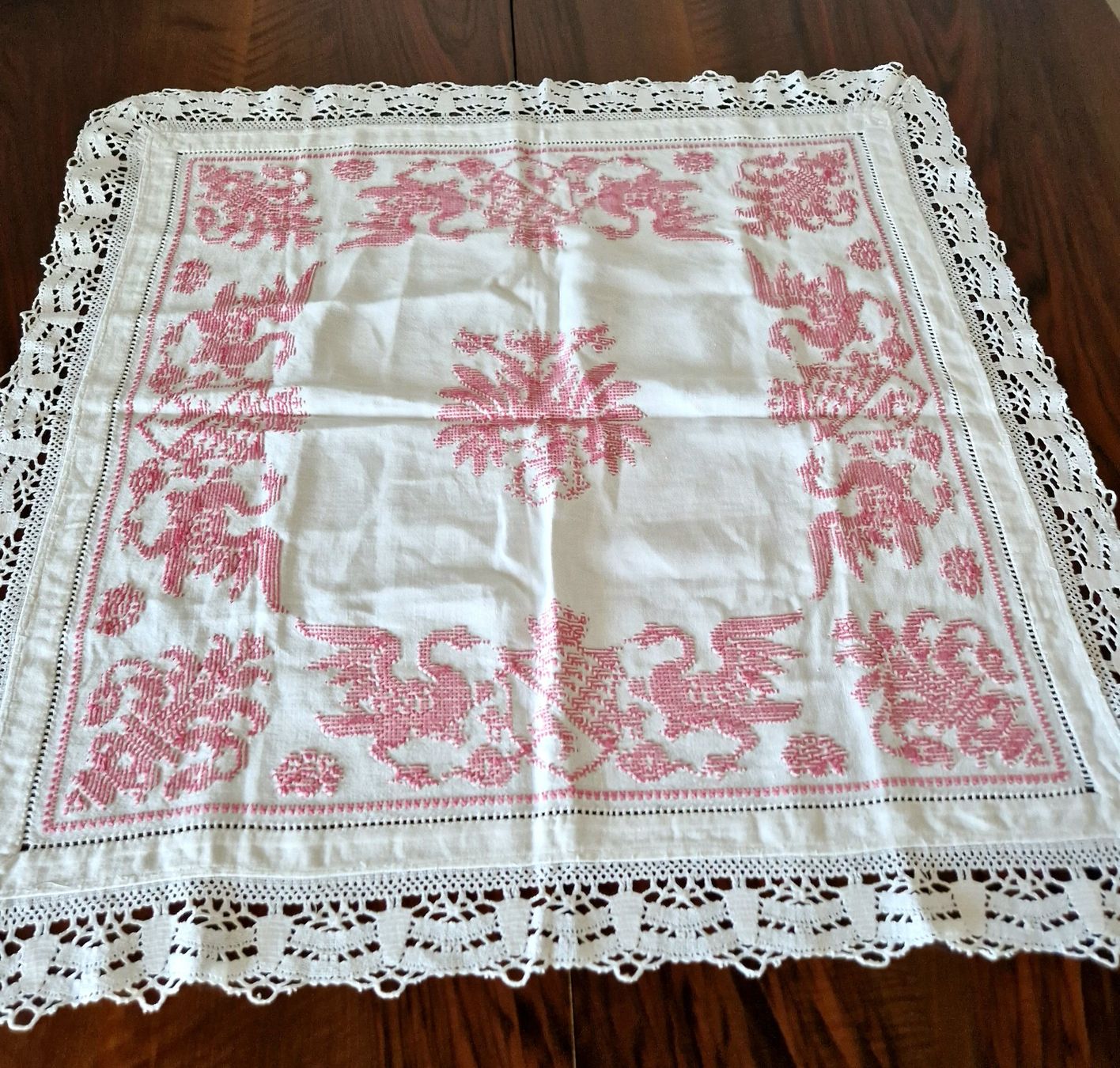 Altra biancheria da tavola: Mitteldecke Handbestickt 82x82cm – Usato da Bern venduto da Antikbatik 1