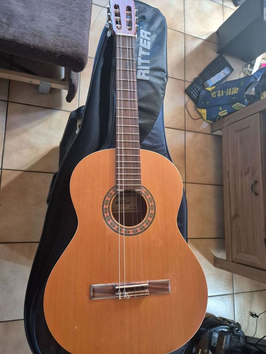 Musikinstrumente: ALMANSA 401 avec housse – Gebraucht aus Essertes von onezoneplay