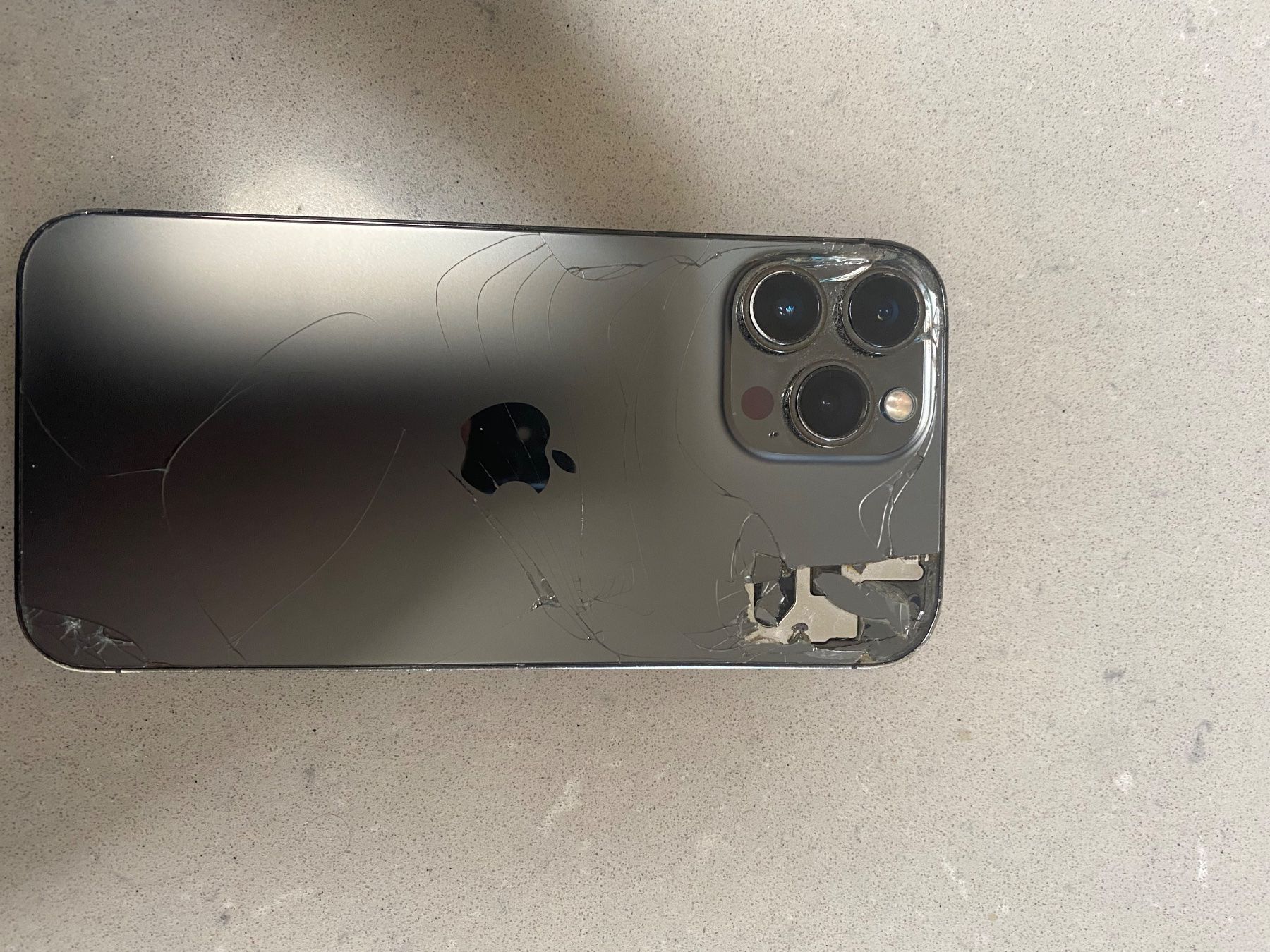 Apple Handys / Smartphones: 3 IPhones Defekt – Gebraucht aus Zürich von dom_g5nv 2