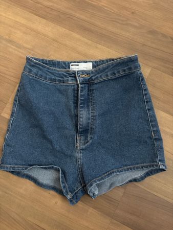 Bershka Jeansshorts Gr. 36 – dunkelblau, sehr guter Zustand