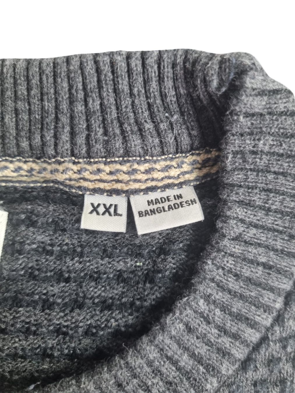 Jack & Jones Pullover & Sweatshirts: JACK & JONES Pullover XXL, schwarz – Gebraucht aus Wangen b. Olten von Restwert_Wangen 3