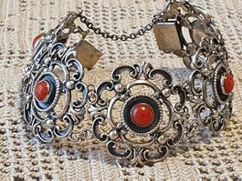 Korallen Armband in Silber....