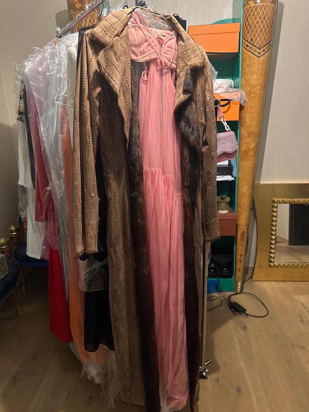 Dolce & Gabbana Mäntel: Dolce & Gabbana vintage mink double side shearling long coat – Neu (gemäss Beschreibung) aus Genève von val_rp9x 7