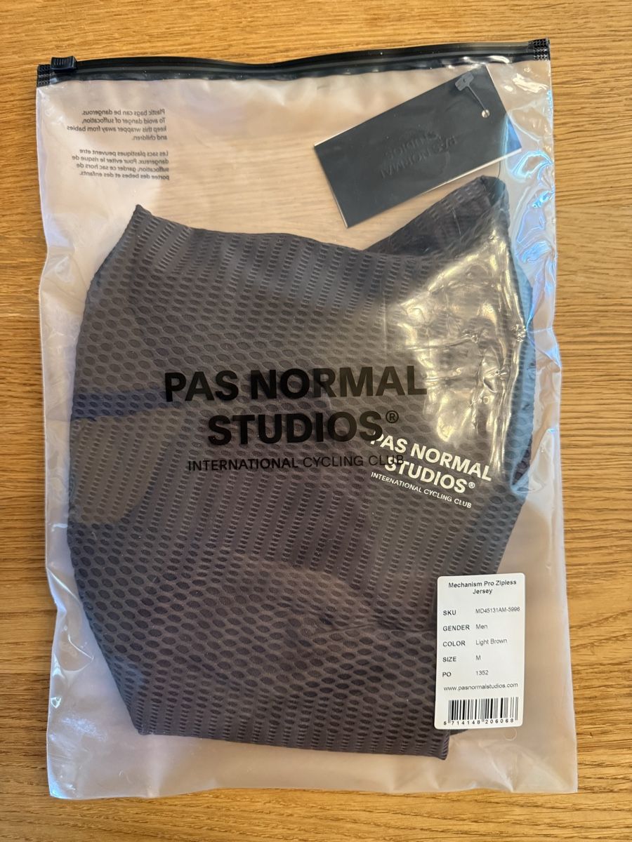 Pas Normal Studios Canottiere & Pantaloni: Pas Normal Studios Pro Zipless Jersey – Nuovo e nell'imballaggio originale da Basel venduto da dani_m1982 2