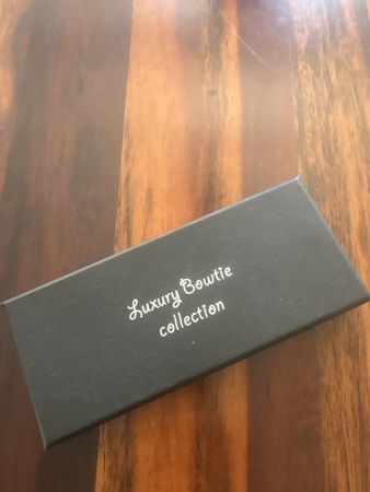 Fliege Luxury Bowtie Collection olivgrün neu in Box