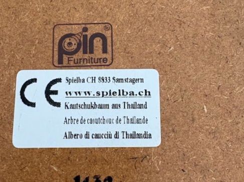 Tables: Kindertisch aus Holz mit 4 Stühlen – D'occasion à Altdorf UR par Regulo 5