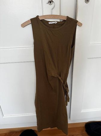 Midikleid von Mango, XS, Kakigrün / Olivgrün