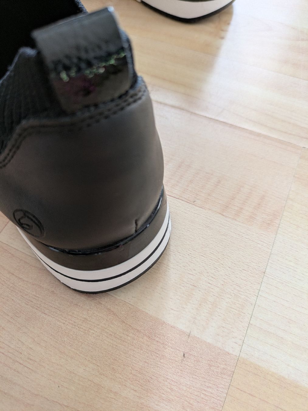 Scarpe da donna: Remonte Slipper Schwarz, Grösse 39 neuwertig – Nuovo (secondo la descrizione) da Rieden AG venduto da juliarieden 2