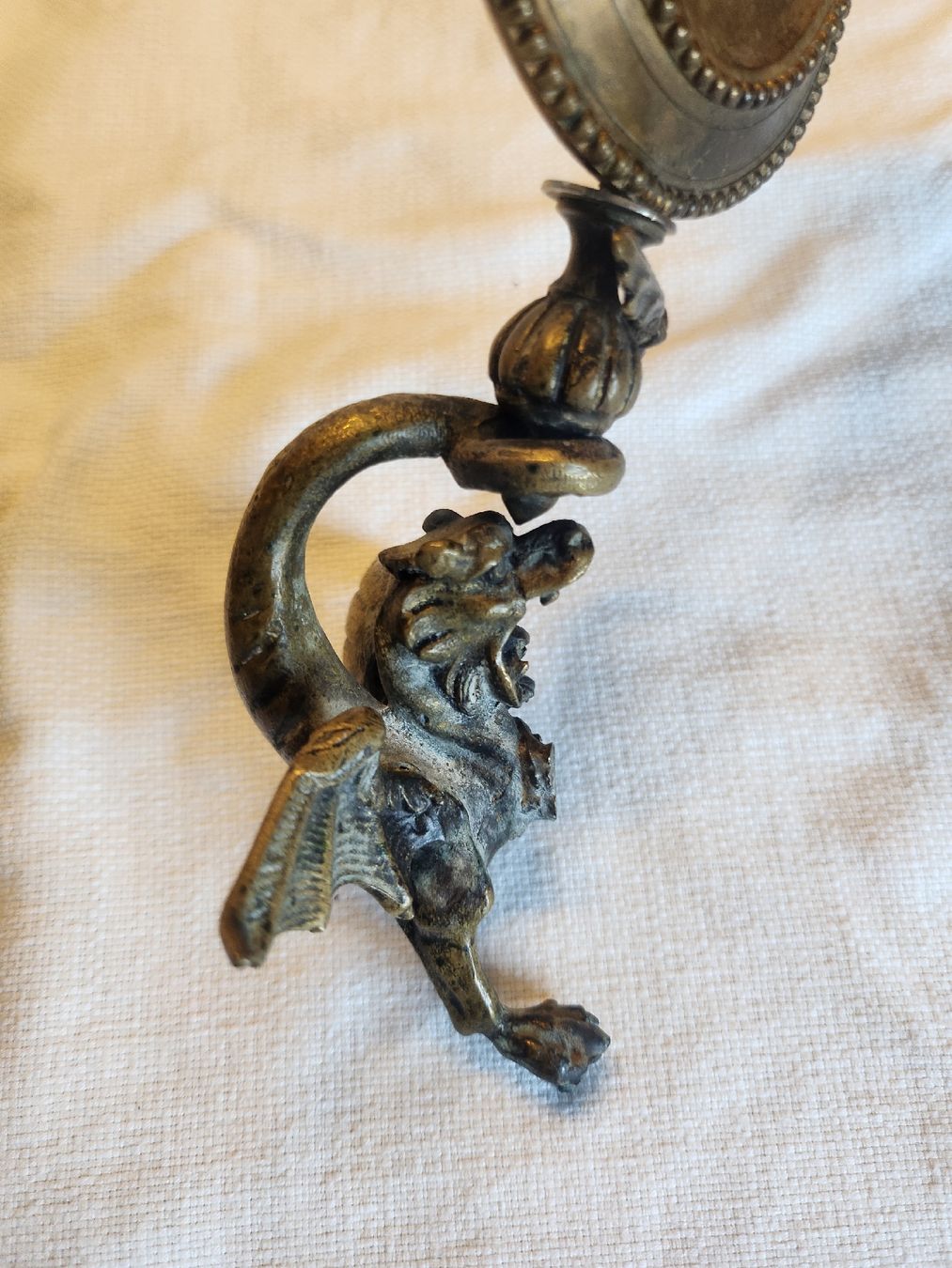 Eisenwaren: Antike Applike / Möbelbeschlag Drache Gargoyle Messing  – Gebraucht aus Zürich von BAENZERINO 1