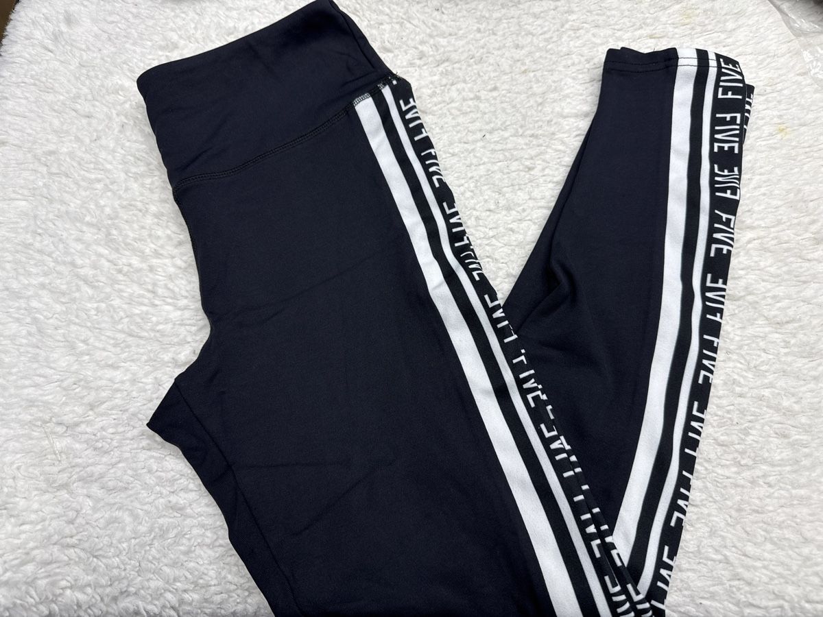 Leggings: Legging noir et blanc - Taille s ! – Neu und originalverpackt aus Chenens von anasantos90