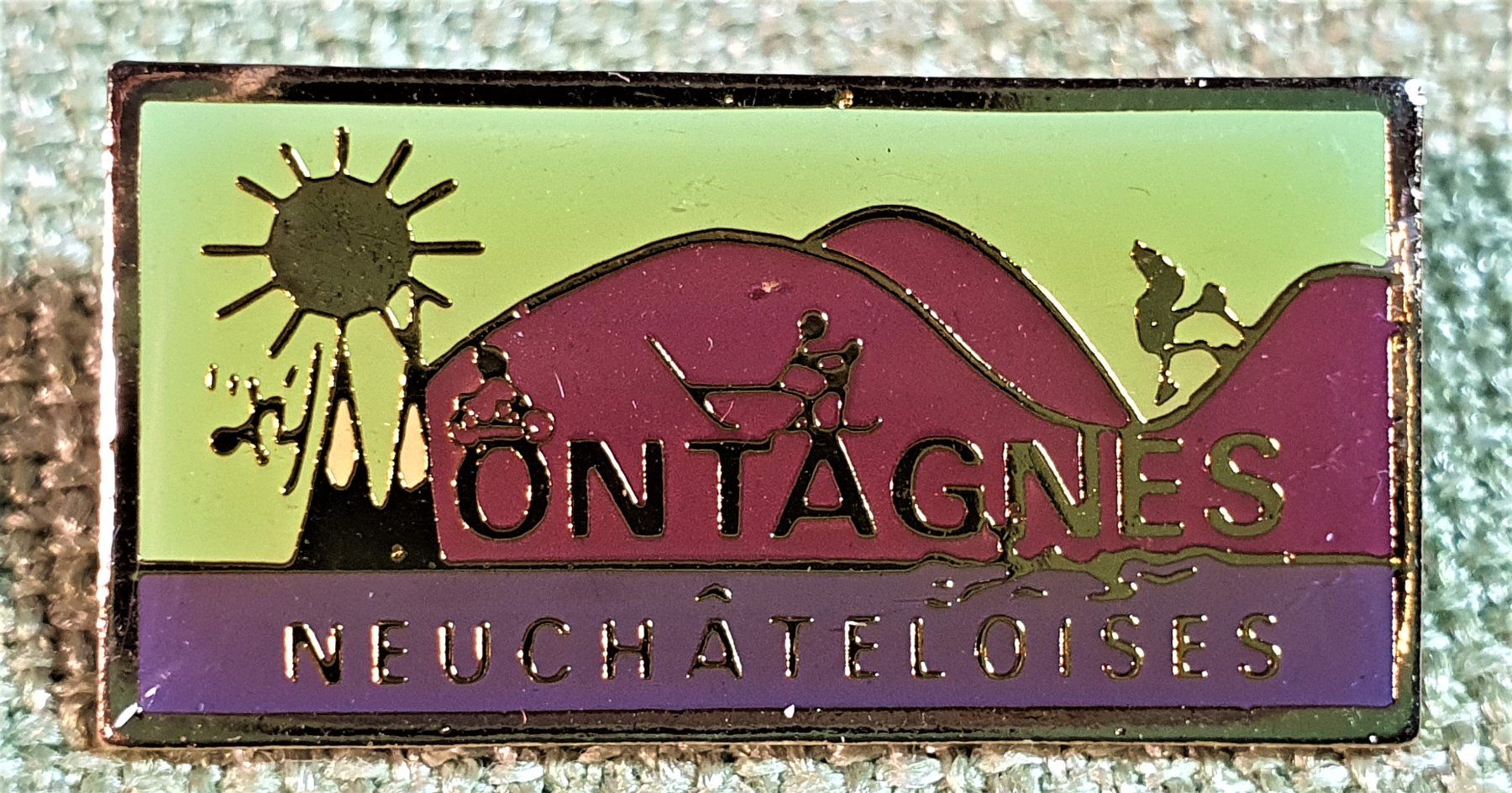 Plaketten & Abzeichen: O197 - Pin Montagnes Neuchateloises – Gebraucht aus Reinach BL von Boston-Verkauf