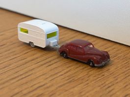 e1791: Oldtimer BMW mit Wohnwagen (Spur N)