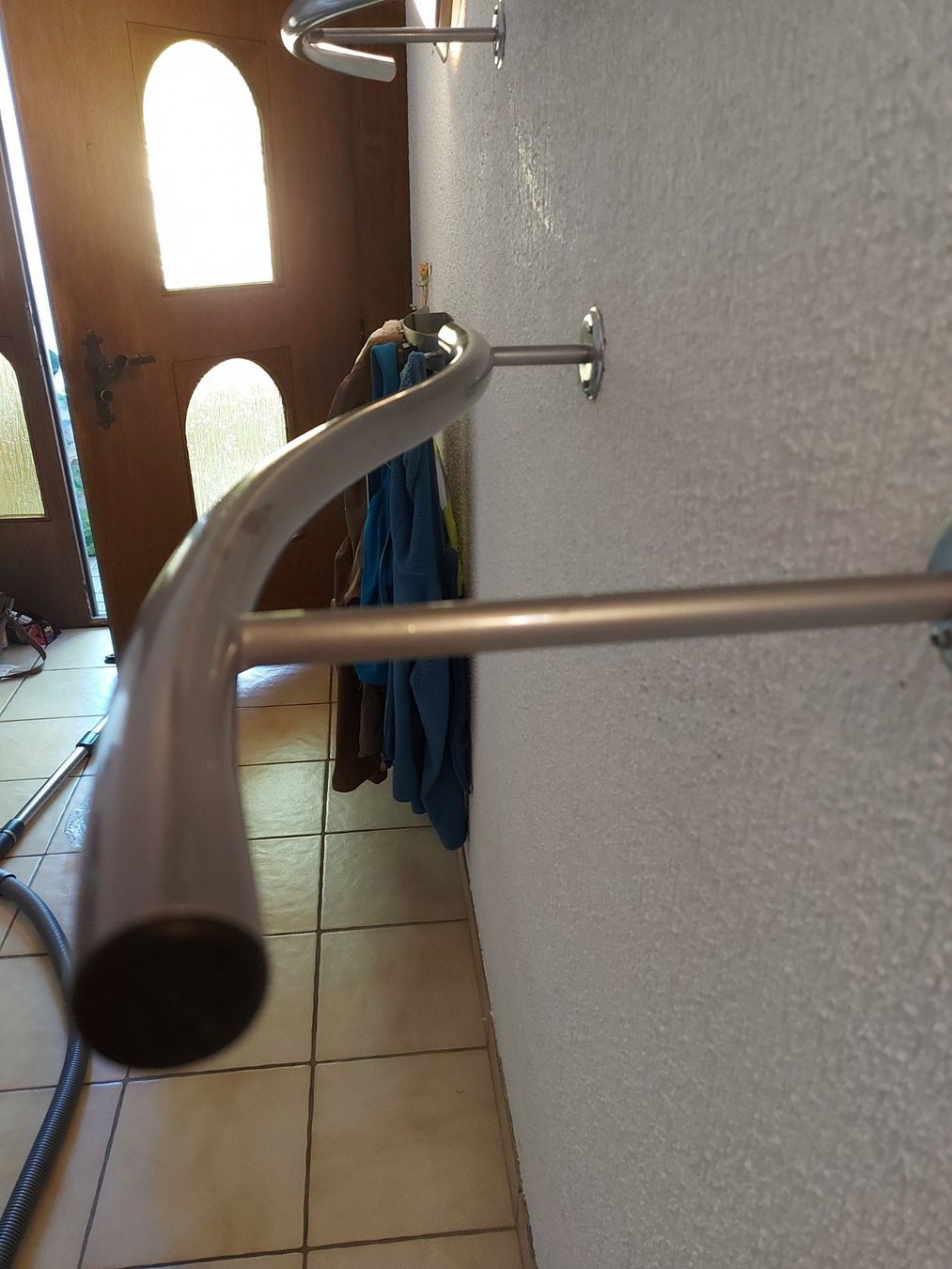 Garderobe: Wandgarderobe / Kleiderstange Wellenform 2 Stück – Gebraucht aus Adligenswil von raba21 3