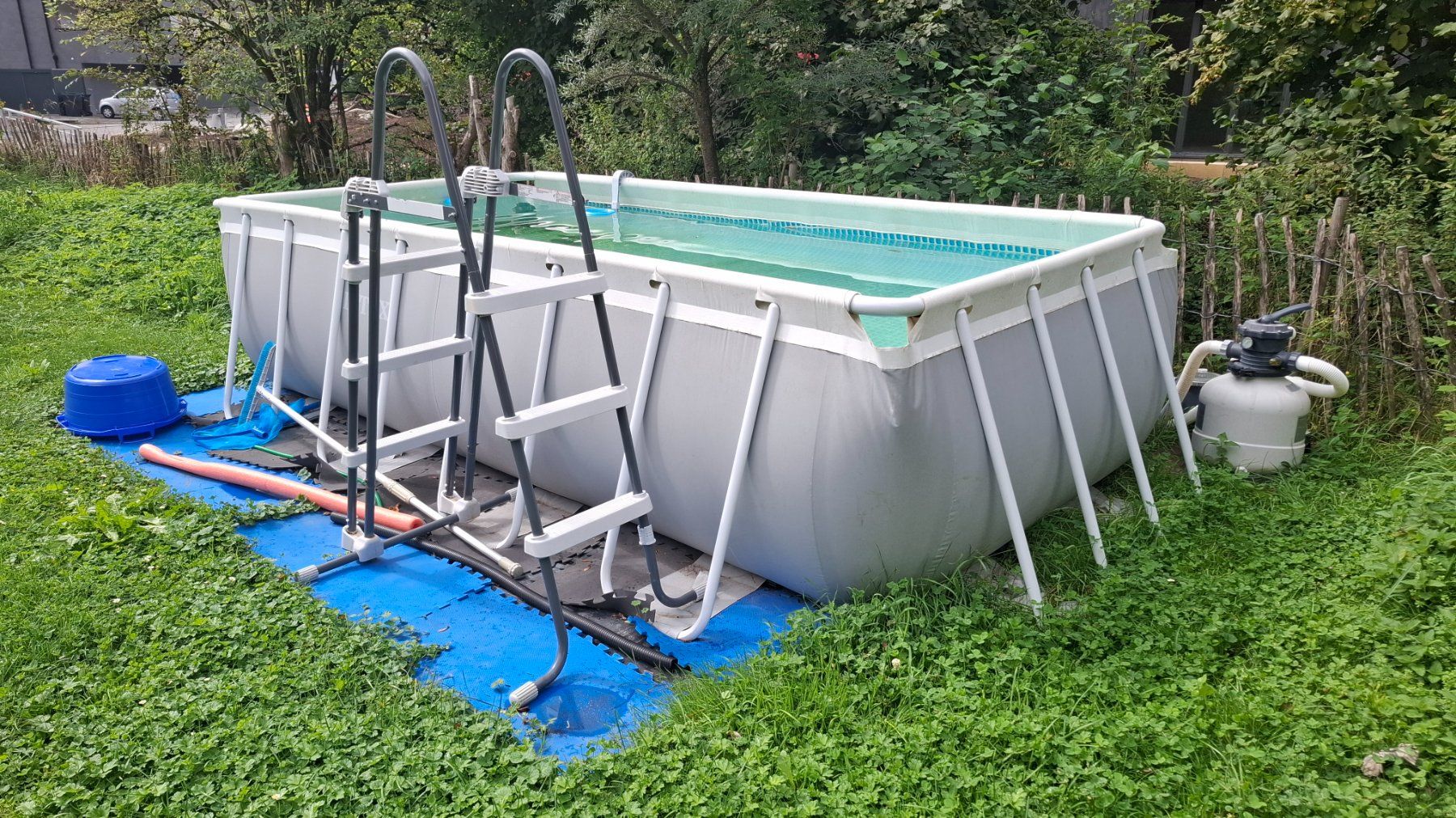 Intex Schwimmbad: Intex Pool 2x4x1m inkl. Sandfilterpumpe – Gebraucht aus Rüttenen von Knief