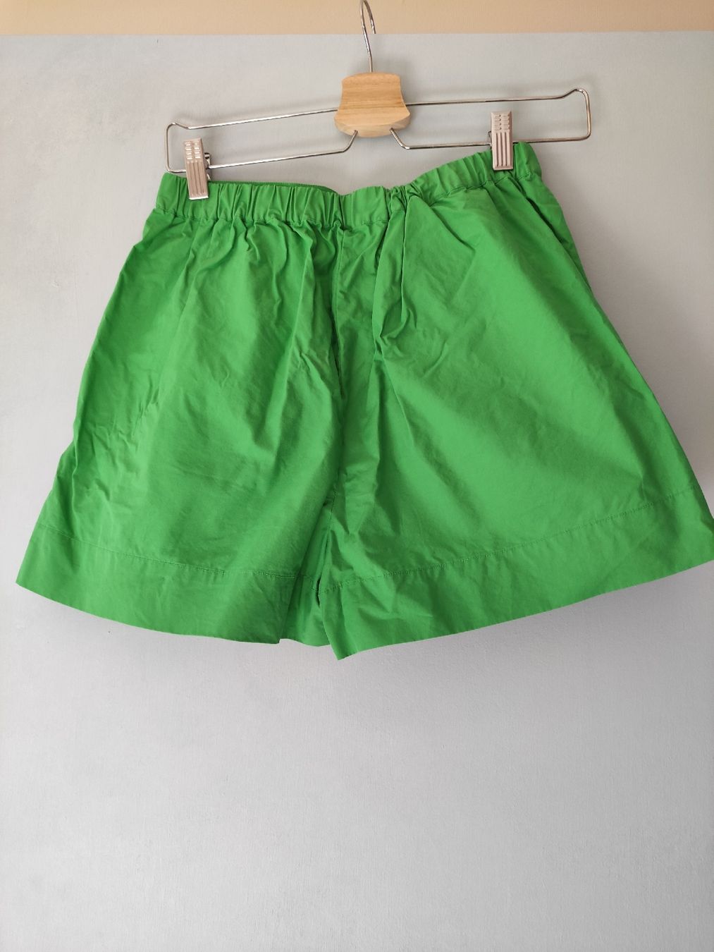 Sezane Hosen: Short Sézane vert taille 36 neuf – Neu (gemäss Beschreibung) aus Granges VS von patia58 1