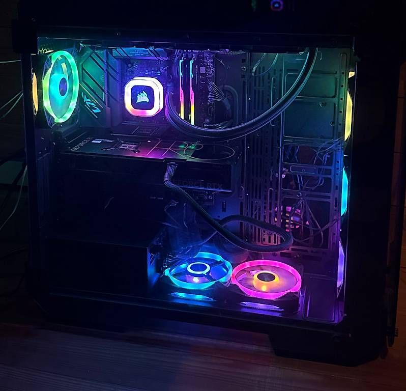 PC: Gaming PC darf weiter ziehen – Usato da Schwändi GL venduto da Naldoven