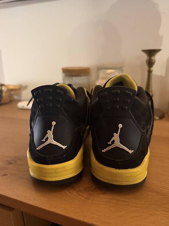 Scarpe da uomo: Jordan 4 Retro Thunder – Usato da Chur venduto da michelle_zombori0274 1