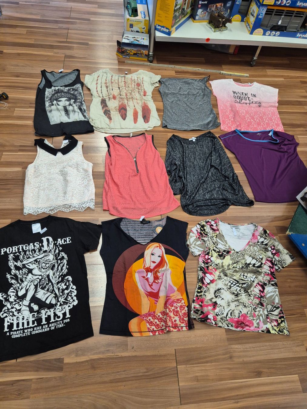 T-Shirts: 11 T-shirt gr M B14 – Gebraucht aus Schwarzenburg von Flamingo07